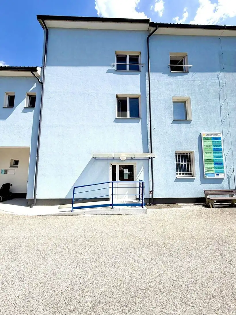 Vchod do budovy na Bystrickej 481 v Žarnovici